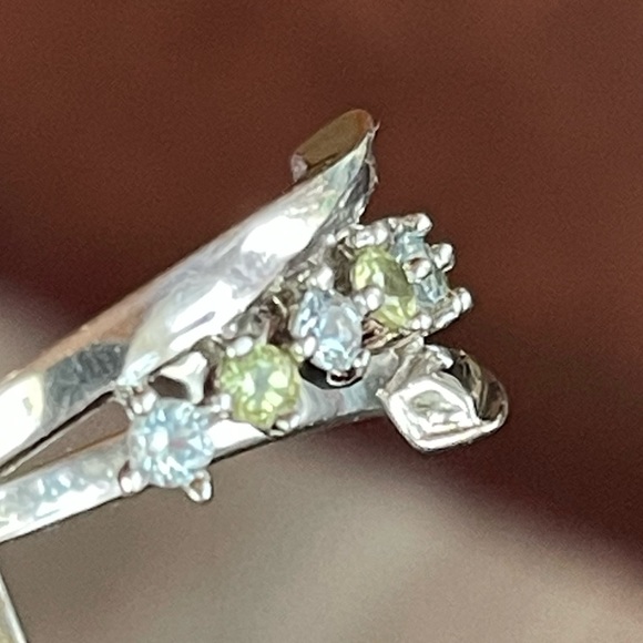 Prong Set Aquamarine and Peridot Signed 925 Bypass Ring - Picture 9 of 15
